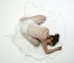 Małgorzata Markiewicz, Pajęczyna, 2003, obiekt + seria zdjęć